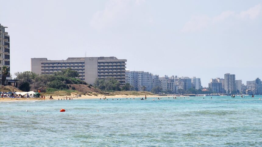 Kapalı Maraş sahilinden genel bir görünüm. Fotoğraf: Kıbrıs Raporu